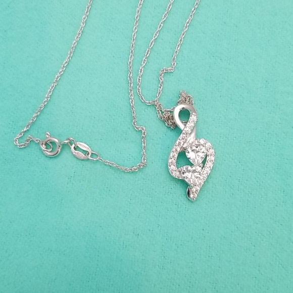 Sterling  silver pendant and chain - Picture 7 of 9